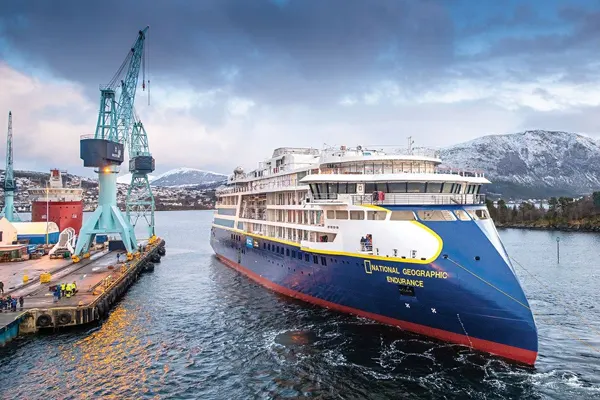 SPECIALTY-EXPEDITION-CRUISE-LINES-narional-geographic