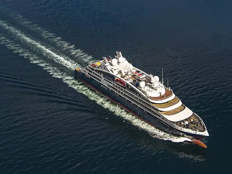 LE-LAPERPOUSE-Ponant-ship-above- view-photo