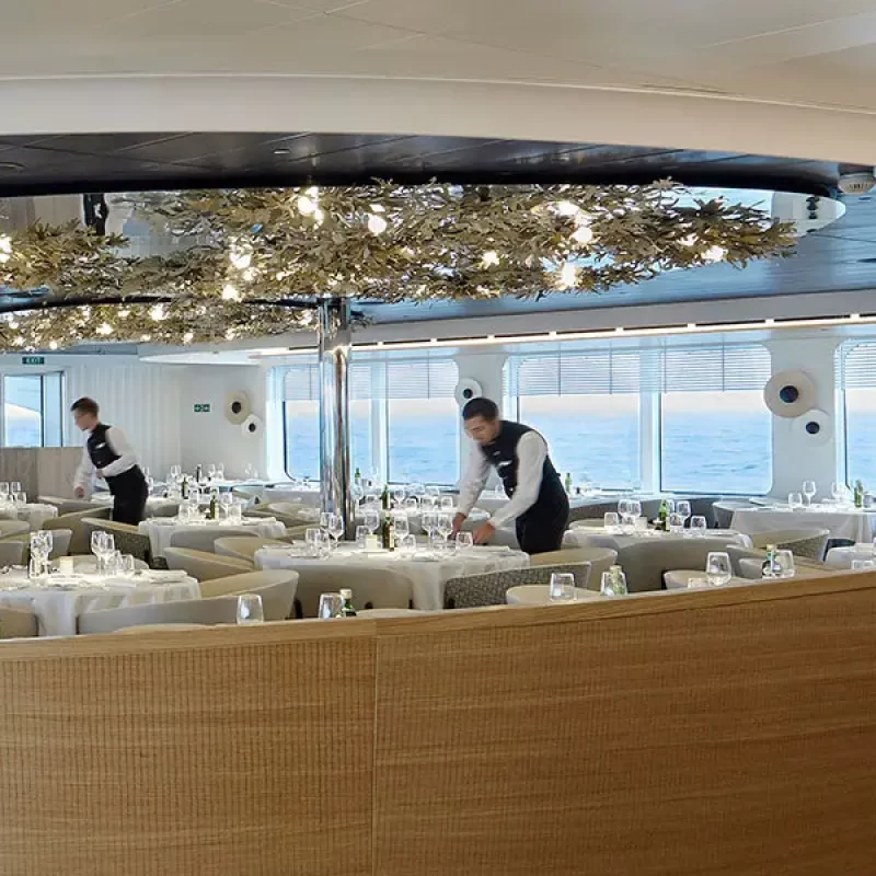 LE-SOLEAL-dining-box