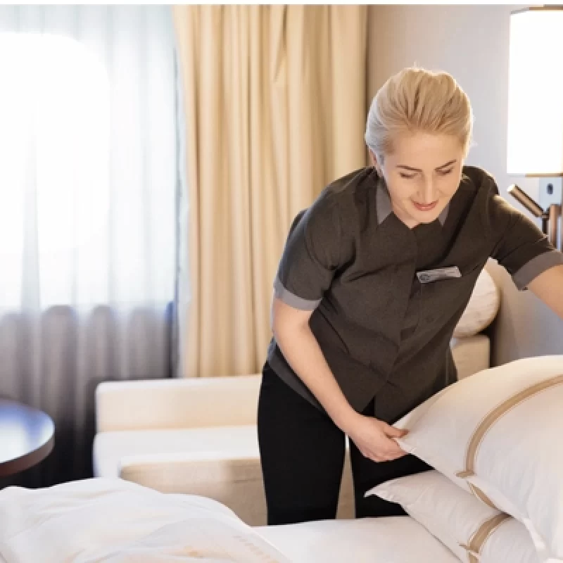 AZAMARA-JOURNEY-cabins-attendant