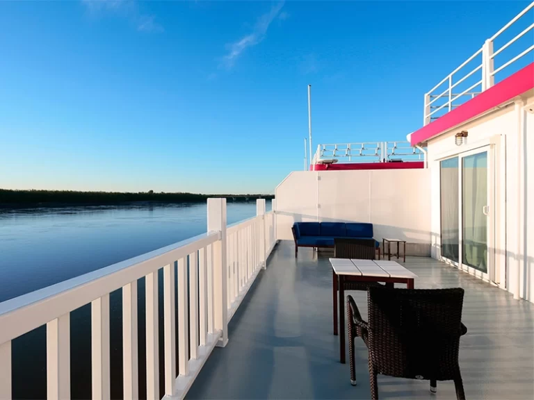 Cabin Deck Owners Suite 800 x 600