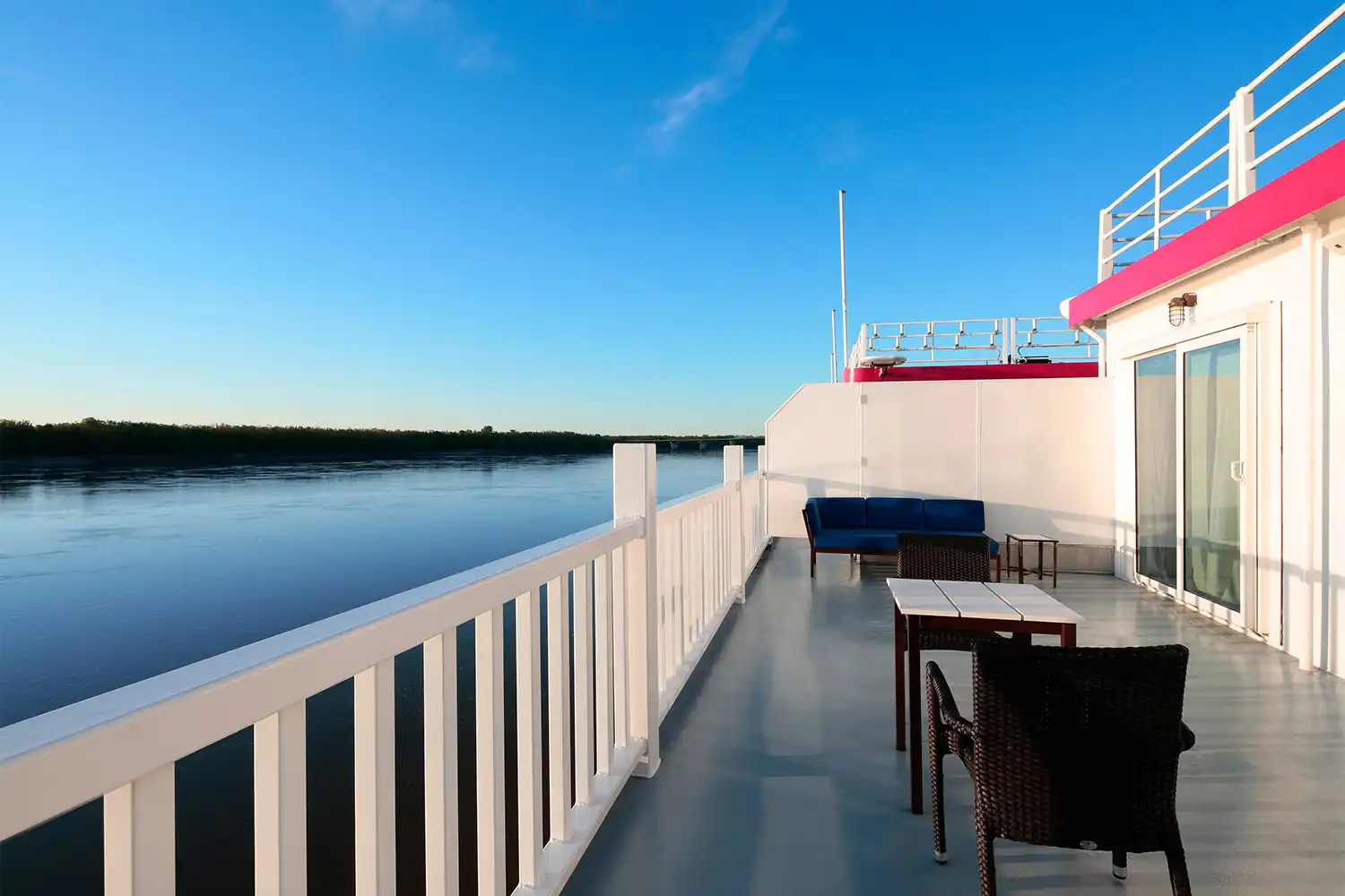 american_duchess_deck_3_cabin_deck_os_owners_suite_with_private_veranda_01-min copy