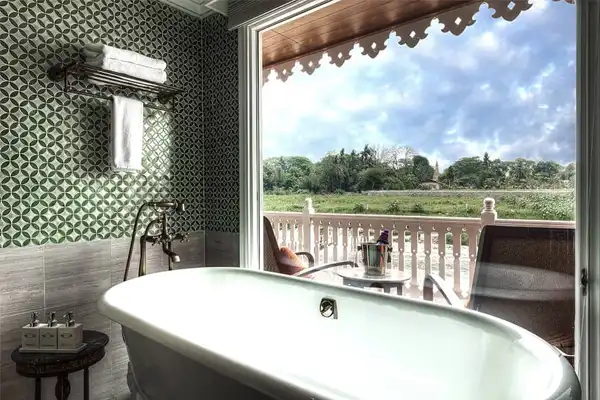 ANAWATHA executive suite view from bath tub