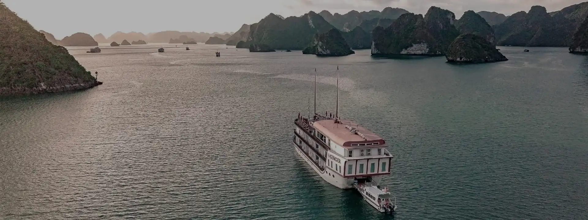 GINGER cruise ship slider Halong Bay