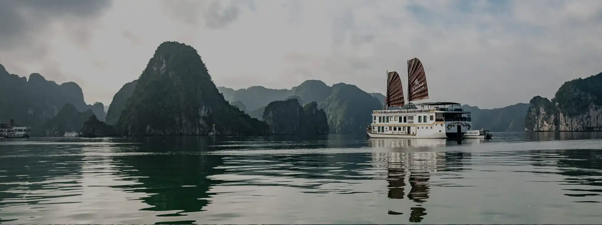 VIOLET cruise ship slider Halong Bay Heritage Line