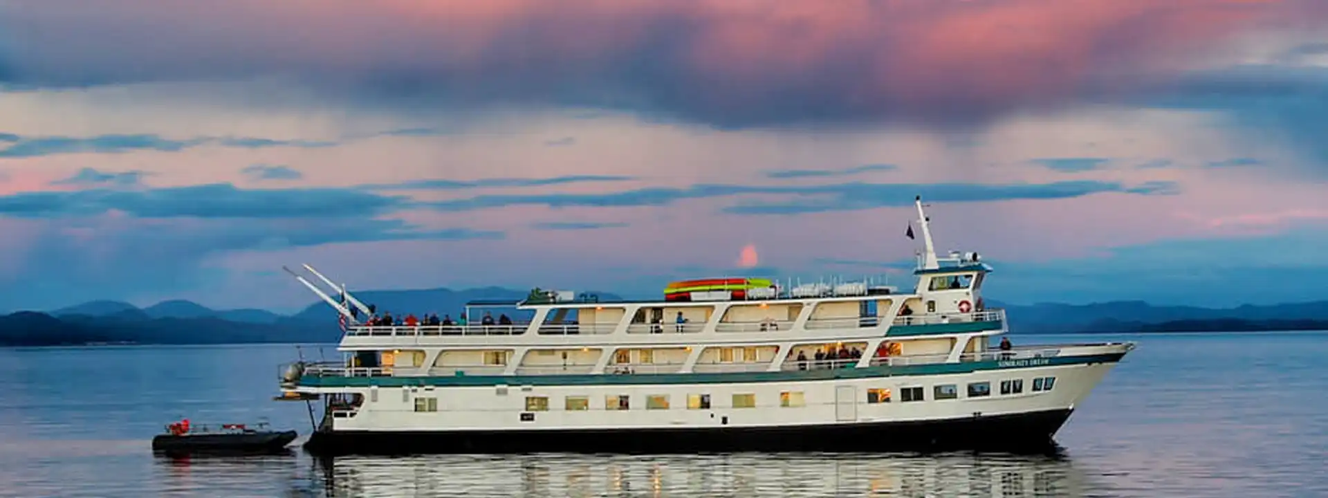 ADMIRALTY-DREAM-ALASKAN-DREAM-CRUISES-slider-image