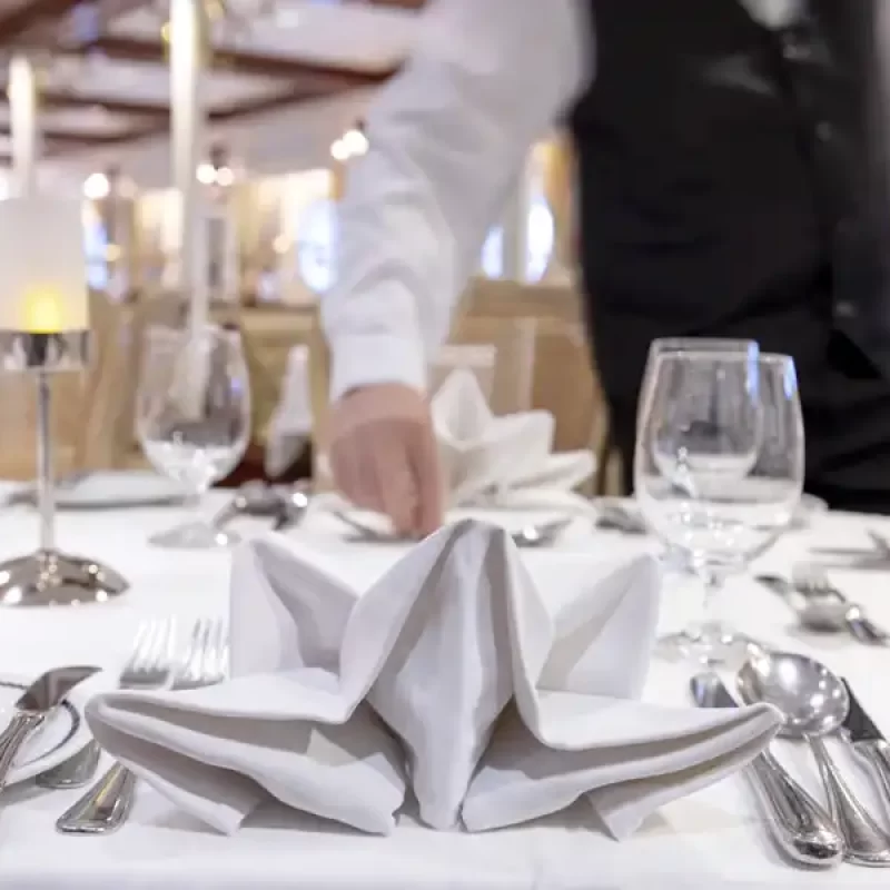 STAR-CLIPPERS-dining-image