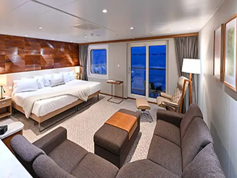 CORAL-ADVENTURER-Bridge-Deck-Balcony Suite
