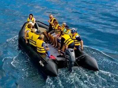 Coral-Expeditions-Excursion-Vessels-Block-Ships-Zodiac