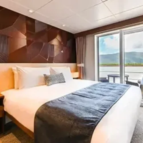 CORAL GEOGRAPHER-Explorer-Deck-Balcony-Stateroom