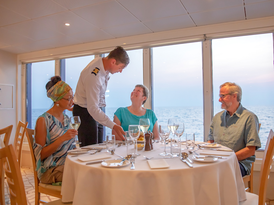 CORAL DISCOVERER DINING